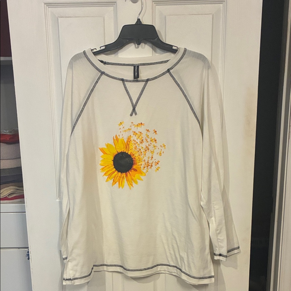 Sunflower Graphic Long Sleeve Women's Tee